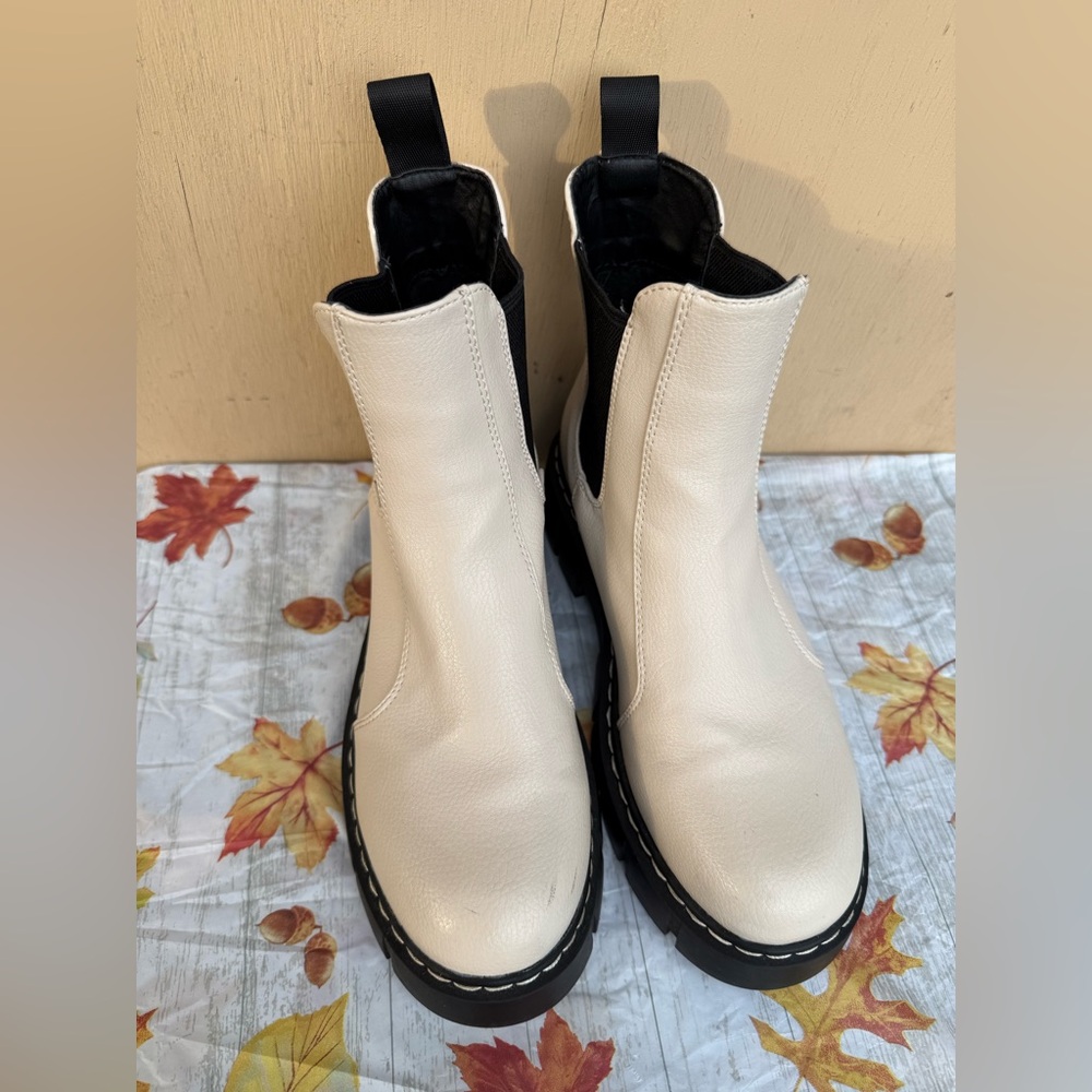 Unionbay Black and White Sneakers